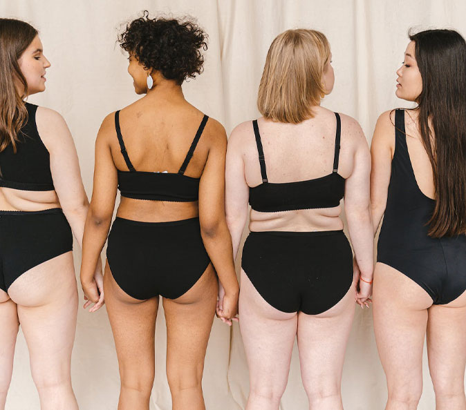 Muestra la imagen de 4 cuerpos femeninos de espalda